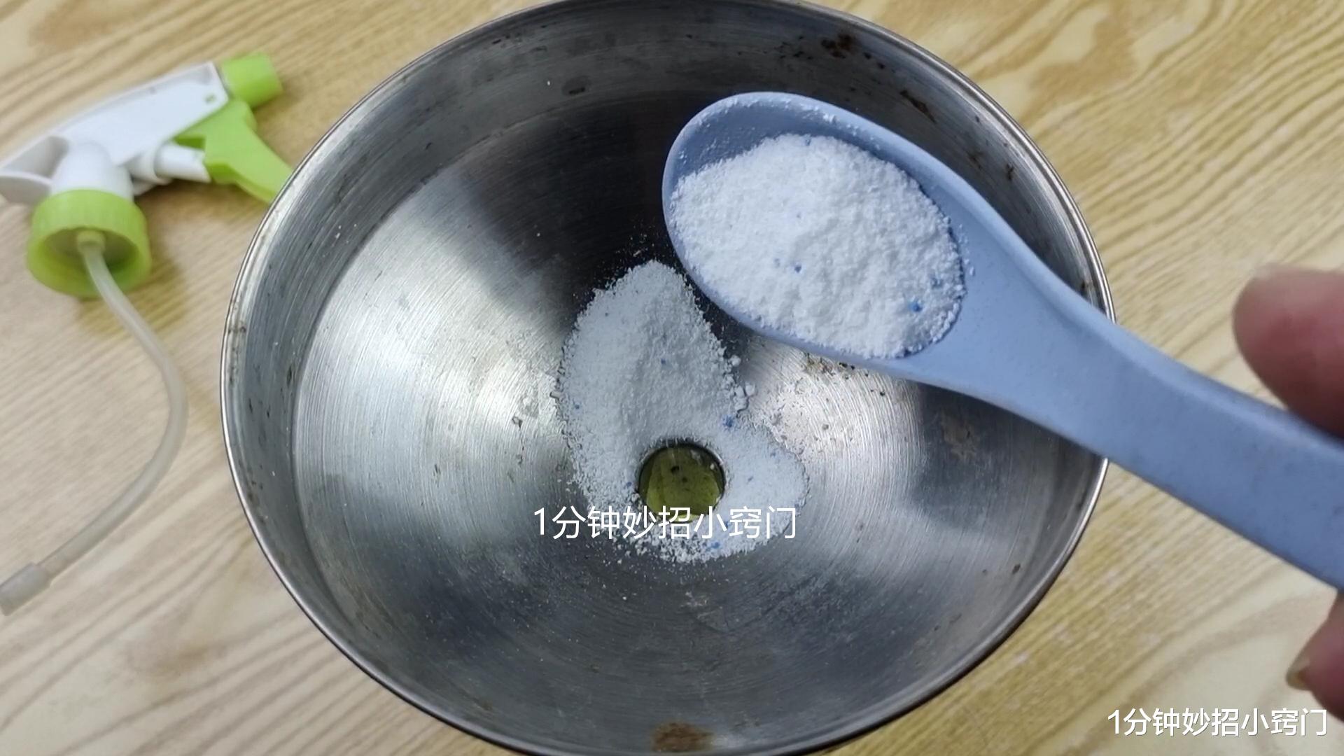 一年没洗的油烟机,不用卸不用拆,用一片白菜叶,立马崭新如初