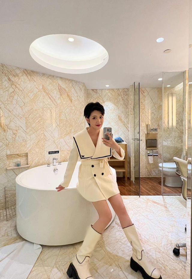 飘雪|梁玉莹这是火了吗?直播在线人数突破5万,《飘雪》收藏量破10万