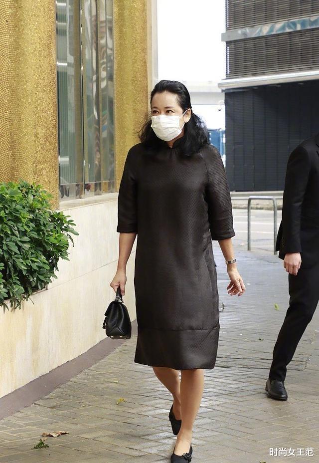 朱玲玲|朱玲玲穿一身白气质高贵,跟素人一比才知道多漂亮,感觉只有40多