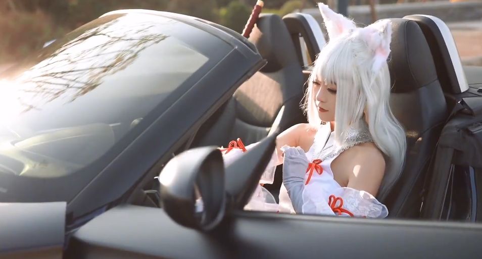 全员加速中|网红妹纸全员富婆？腐团儿长腿豪车照曝出，着白丝胡桃再喜提宝马