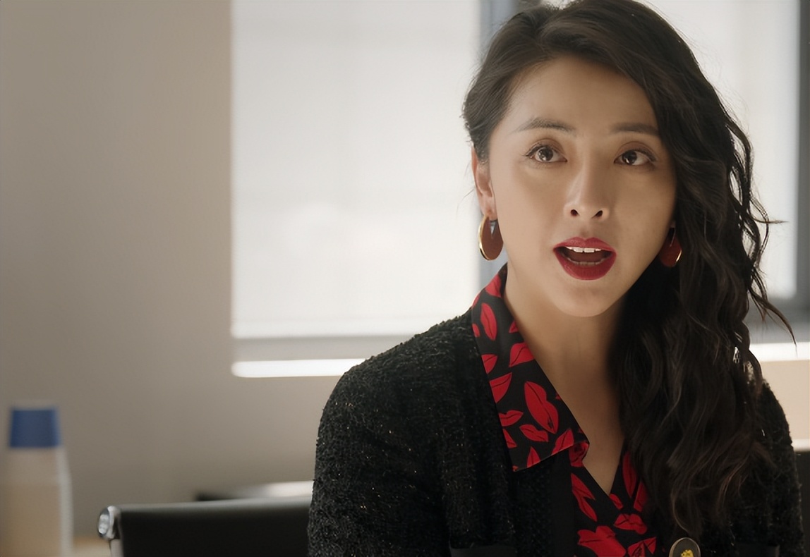 靳东|靳东又甩出王炸剧，才播2集，收视口碑齐飞，老戏骨演技惊艳四座