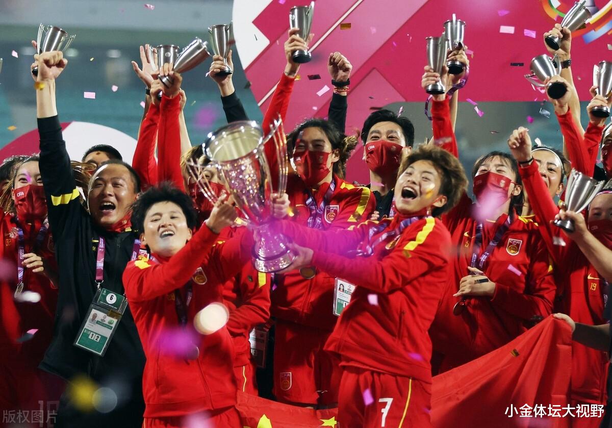 王霜|中超“双亚王”好消息：主帅第一大牌留队，同城对手股改引援暂停