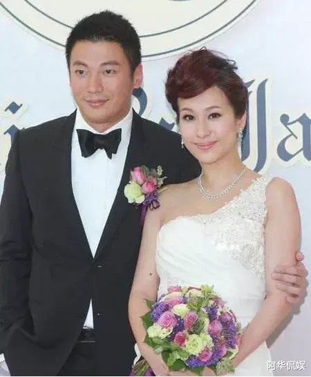 李小冉|承认了!车内激吻20分钟,肚子都三个月大了