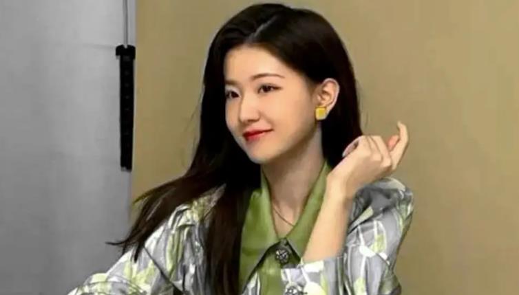 孟羽童|网传董明珠秘书离职，孟羽童回应，“打工”二字叫醒无数毕业生