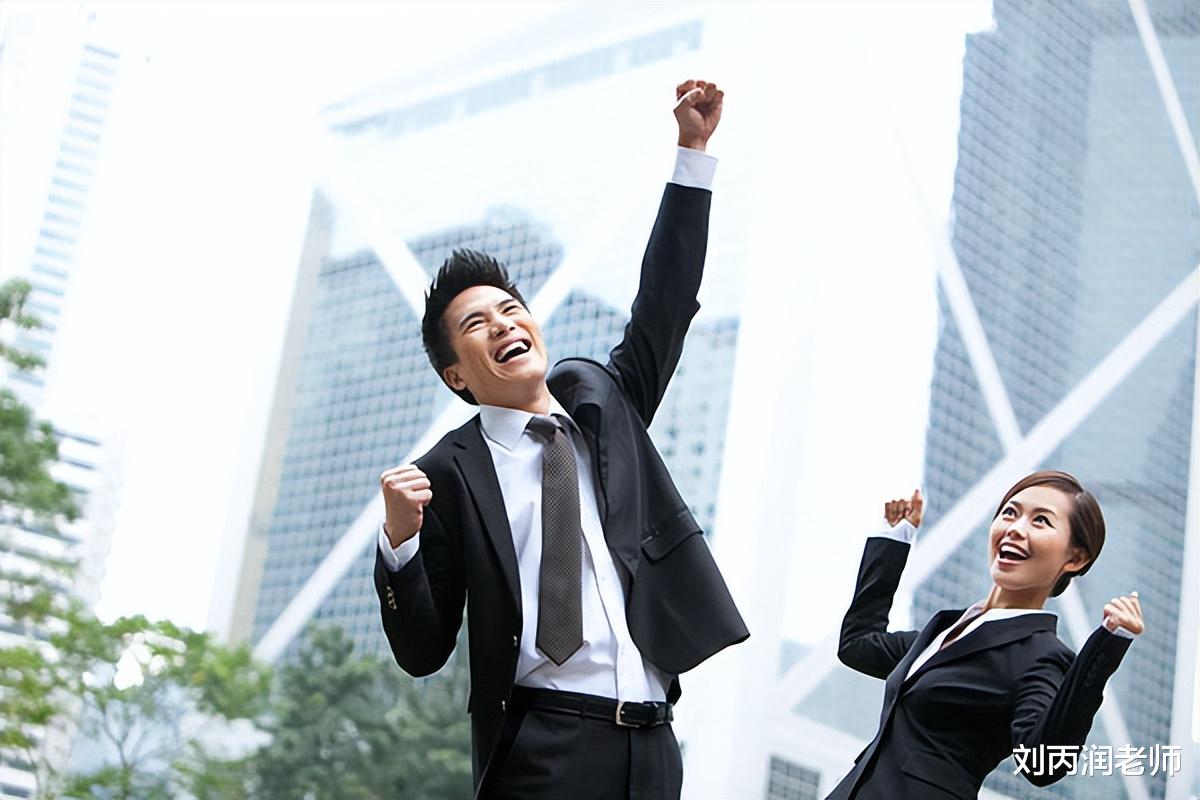 |老板每次进办公室,我都第一时间站起身来,为啥老板还是不满意?