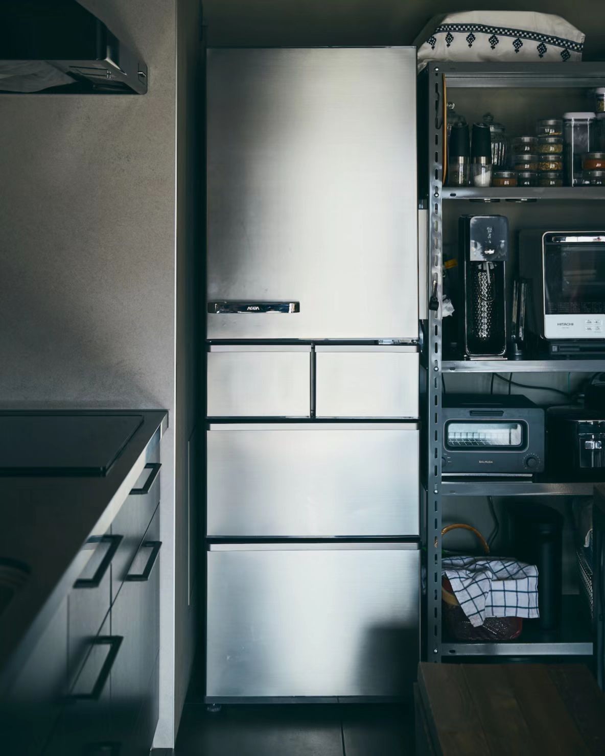 日本情侣的60㎡新居,不刷墙不吊顶,全屋毛坯风,超好看