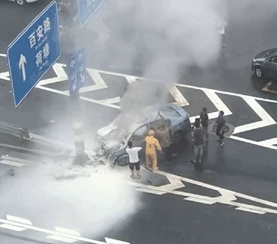 丰田碰撞后车门锁死成通病?以后买丰田车可要掂量掂量了