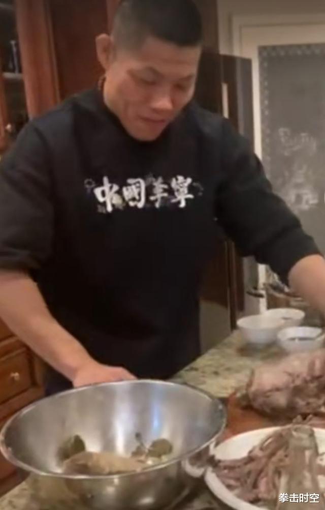 李景亮|霸气！李景亮为复仇奇马耶夫恶补体能，与团队吃掉好几斤羊肉