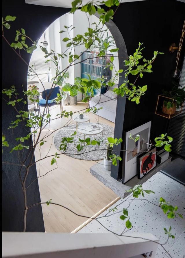 她坚持买下被人嫌弃的顶楼老房,装修后却意外走红,太有智慧了!