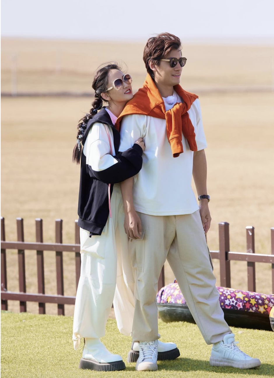 陈乔恩|陈乔恩到马来西亚过年见公公婆婆,迅速融入老公朋友圈,颜值远超素人