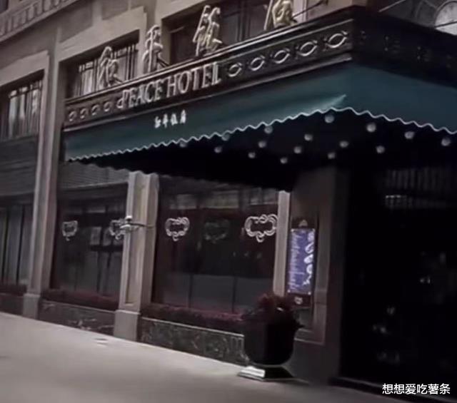 8800一晚?上海,女子被困“和平饭店”两月,隔着铁门:放我出去