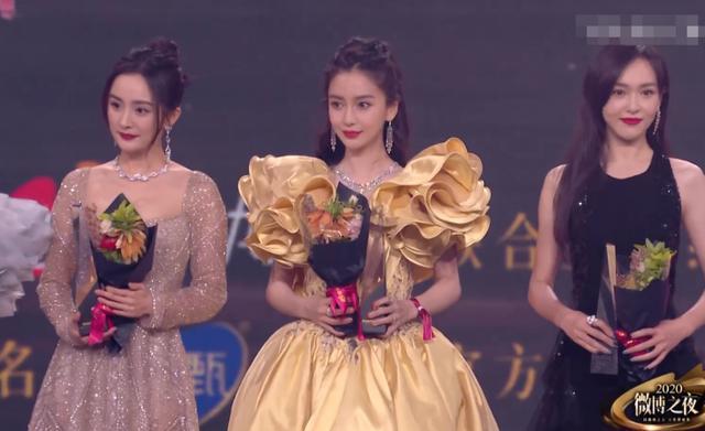 杨幂|微博之夜6大尴尬瞬间:杨幂唐嫣同台零交流,归国四子同场不同框