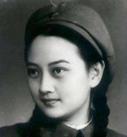 王晓棠谈艺人只要涉黄赌毒必将身败名裂,其实她还是言菊朋儿媳妇