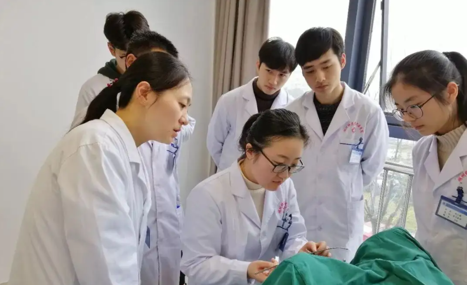 求职|3大专业分数线可能上涨,张雪峰提醒高考生,成绩没优势切忌冲线