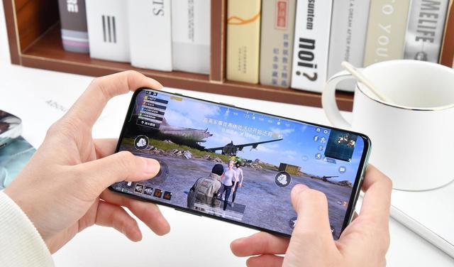尼康|荣耀X40Max续写7.2英寸大屏，天玑1080+6000mAh，真有两把刷子
