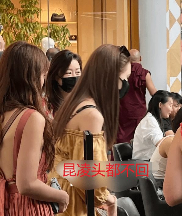 昆凌|耍大牌？昆凌和7岁女儿购物，拒绝粉丝合影反应冷漠