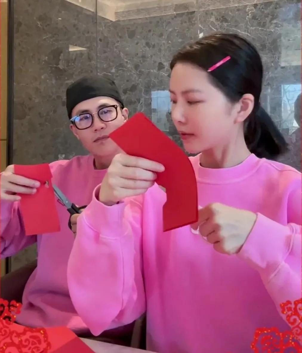 杜淳|41岁杜淳晒全家福!甜蜜偷亲小11岁二婚老婆,女方一脸娇羞好恩爱