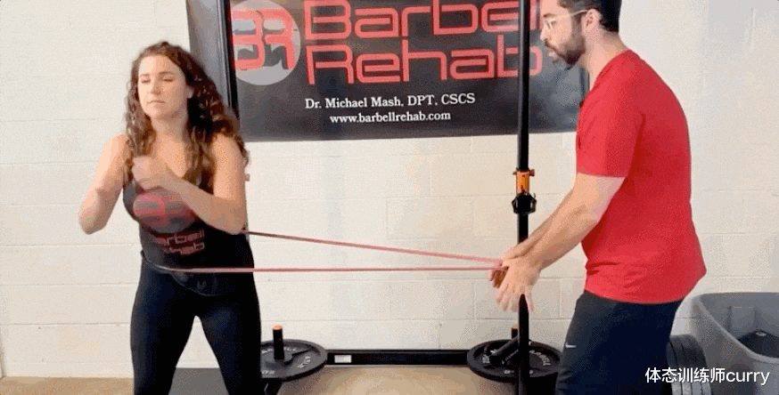 臀部|深蹲时臀部向一侧偏移是怎么回事?如何解决这个问题?