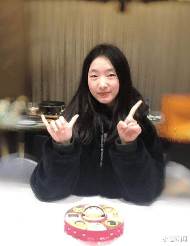 小S|小S为大女儿庆16岁生日，母女合照像姐妹，配文花式凡尔赛！