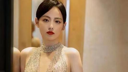 张嘉倪|张嘉倪为什么老公出轨，看完她在《妻旅》的表现就知道了，被其他妻子集体孤立