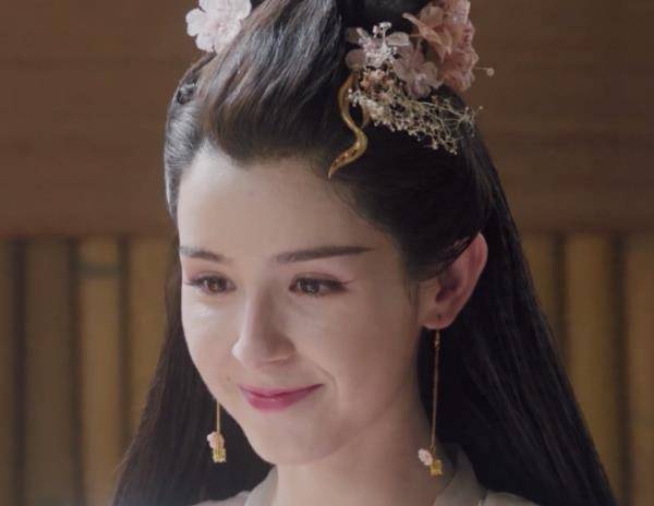 |龅牙、排骨胸、胖毁容，这5位曾经惊为天人的女星个个变了样