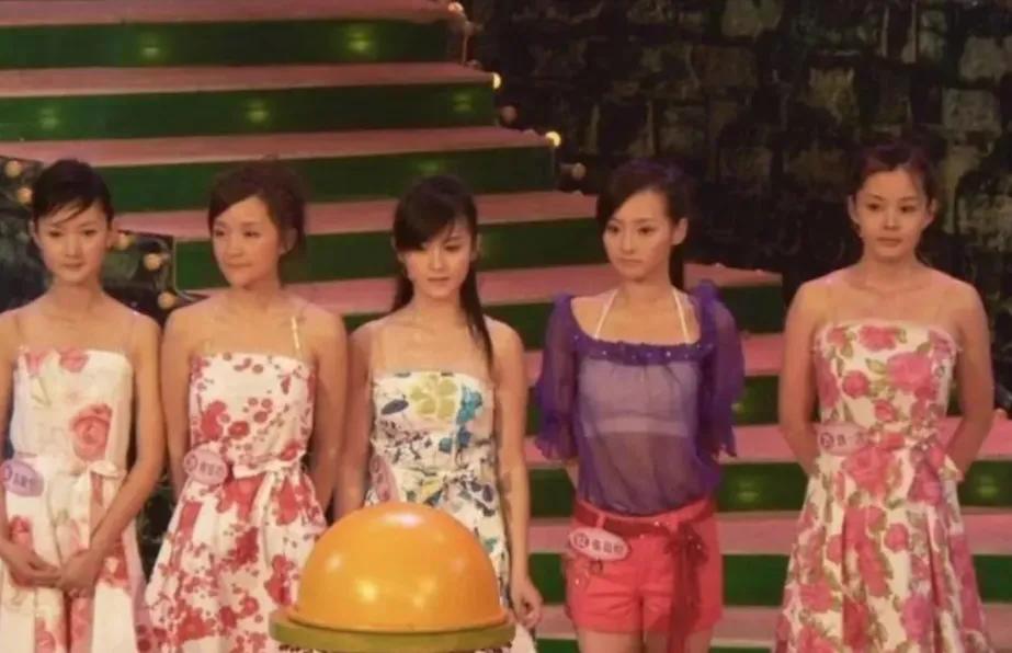 张嘉倪|“傻白甜”张嘉倪豪横史：碾压周冬雨，嫁千亿太子，从不喊婆婆妈