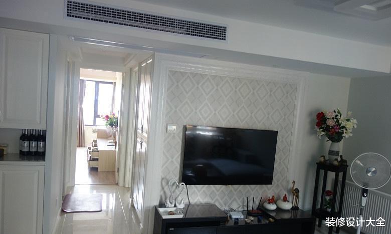 去朋友新家，我一看客厅没阳台，采光差，皱了下眉他就不高兴了！