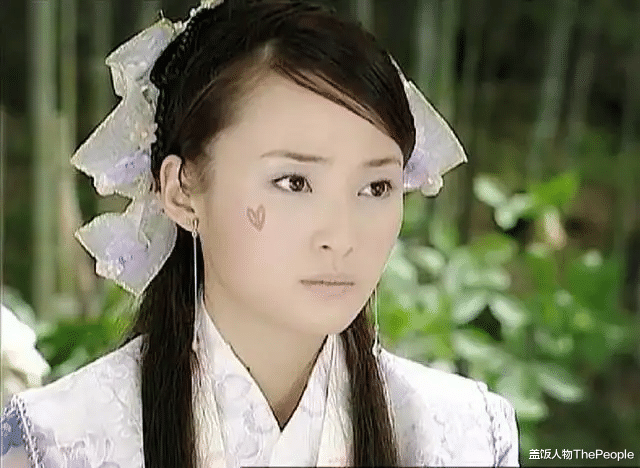 阿Sa|同样头插羽毛，蔡卓妍灵动、周迅美成经典，杨幂“晴雯”太辣眼