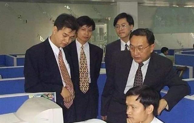 柳传志|雷军要和柳传志“划清界限”?小米公关要求媒体修改文案!