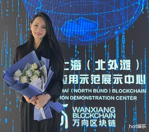 伊能静|离开滤镜,伊能静被嘲衣品差,脸蛋像54,新加坡卖货为儿子站台