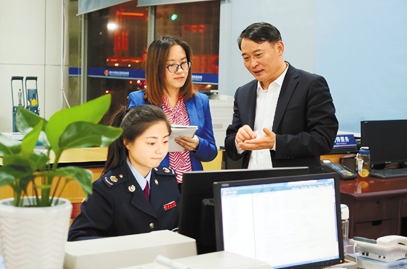 招聘|国税局直属单位组织招聘，年薪达到10万以上，编制岗位本科起报