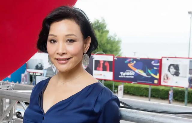 陈冲|宣誓效忠美国还敢回国捞金?陈冲“三宗罪”惹怒国人,下场太解气