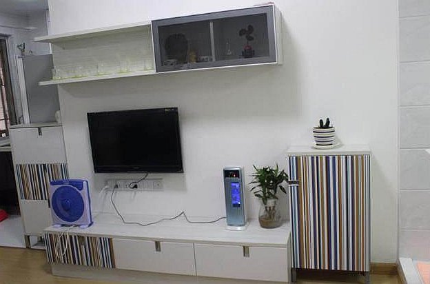 参观闺蜜的40平蜗居,厨房巴掌大,客厅打吊柜,真替她感到憋屈