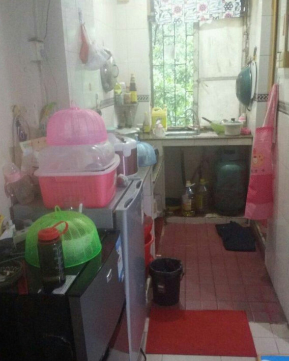 450元的租房生活，卧室巴掌大，连床都没有，同学都嘲笑我！