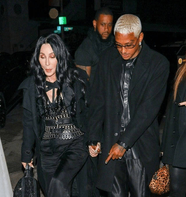 好莱坞|76岁好莱坞女星与小40岁男友恋情曝光!两人十指紧扣,再现惊天姐弟恋!