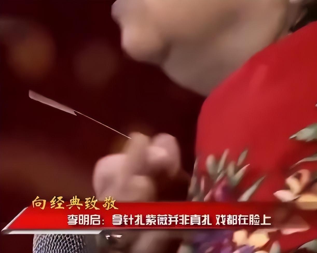 李明启|86岁李明启推小车独自买菜！头发花白身形佝偻，与路人交谈好亲切