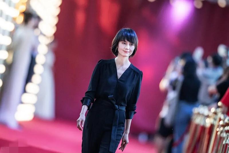 李宇春|红毯:花尽心思百花争艳 却终究被这两个假小子成功突围了