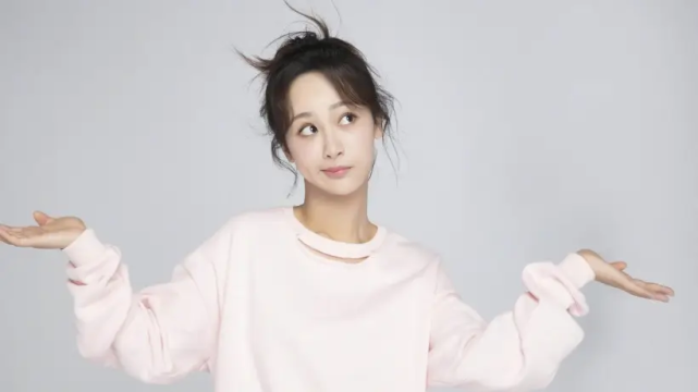 杨紫|杨紫否认恋情后，和刘学义互动尽显友情，一同聚会的好友也发声了