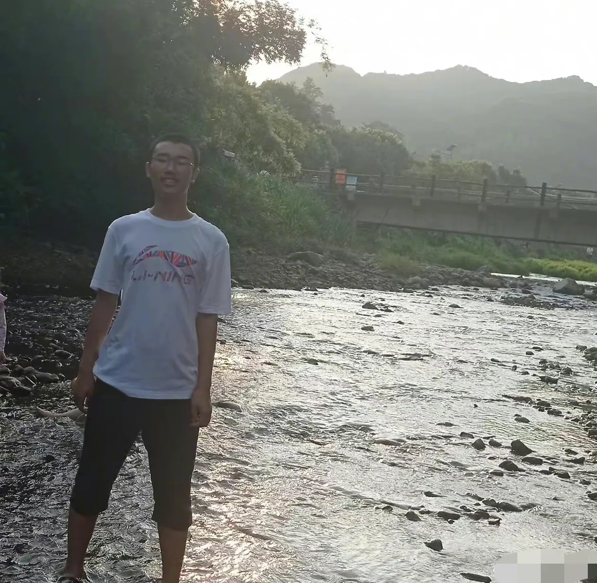 胡鑫宇家属质疑学校监控视频被删减,警方称:通过监控的设备生产商海康威视技术人员鉴定,表明视频未被删减