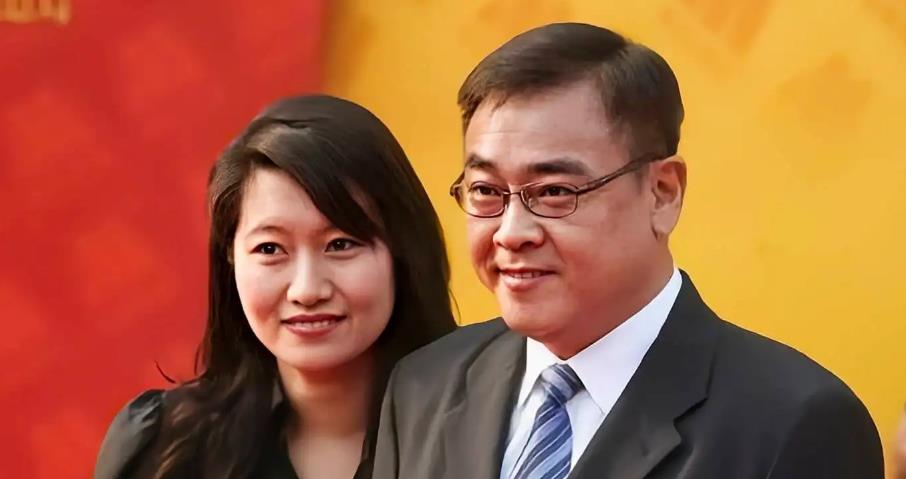 尔冬升|名导尔冬升:和张曼玉分手,结婚9年妻子为其丁克,他却有了孩子