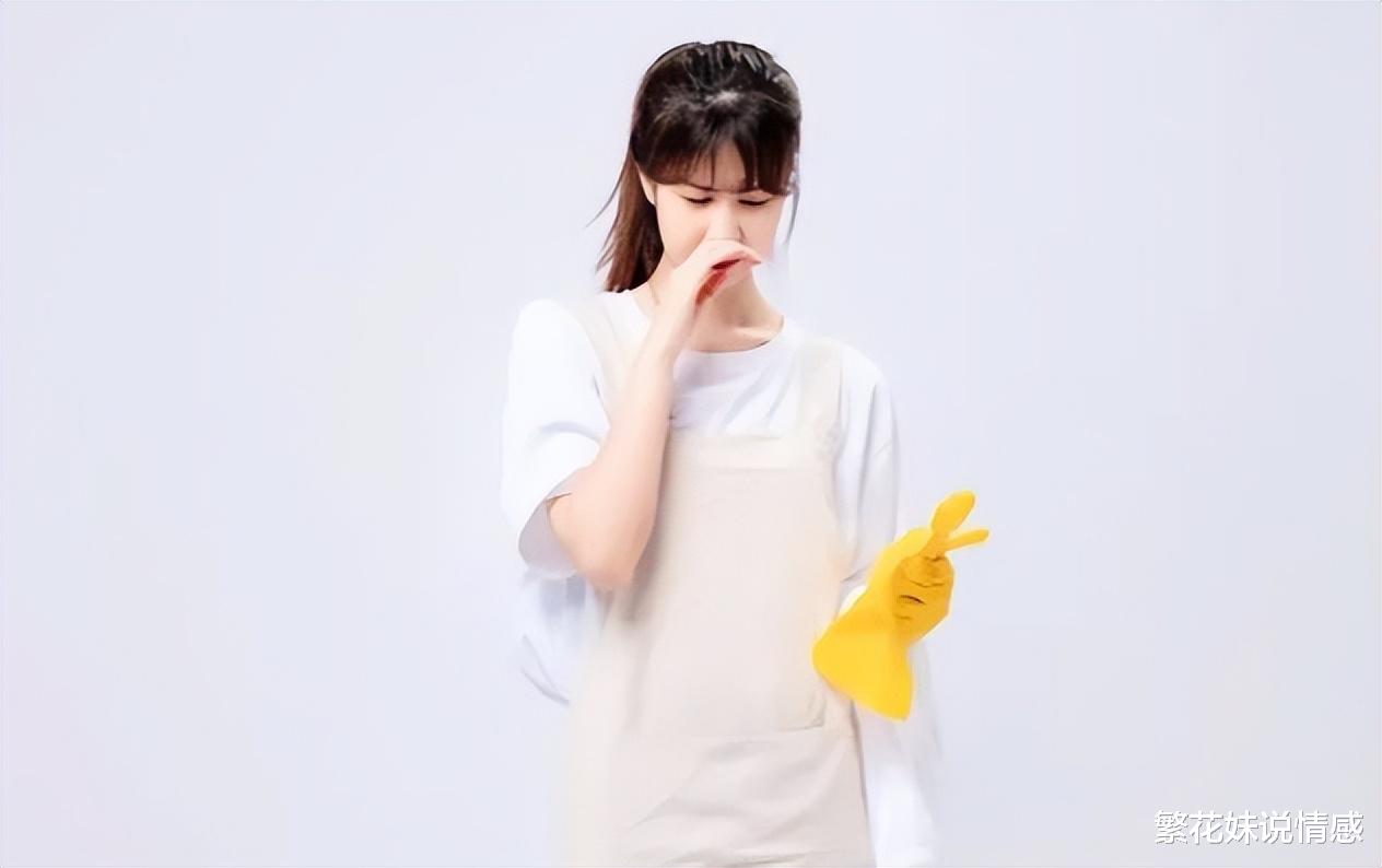 79岁大爷聘请43岁女保姆,大爷哭诉:免费服务我也不要,太窝火了