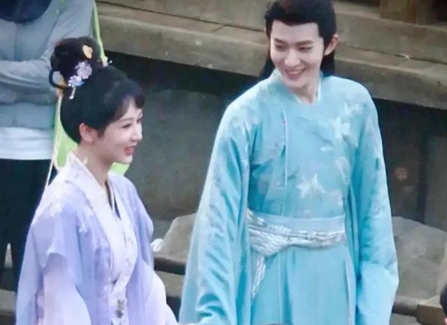 杨紫|杨紫《长相思》路透曝光！红衣配白领绝美贵气，网友：美出新高度