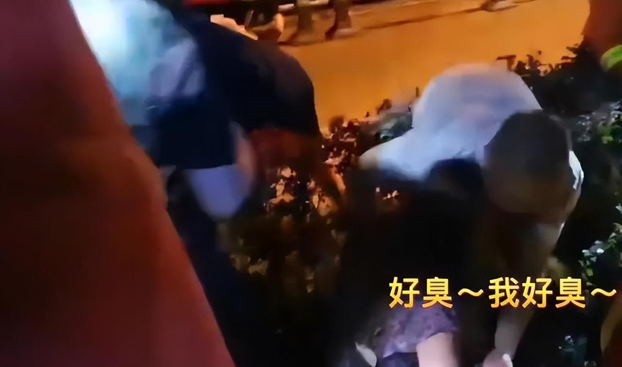 四川:女子醉酒失足掉入下水道,嫌自己太臭拒绝救援,让人无奈