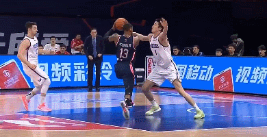 广东男篮|4打1！广东男篮半场4人上双，小坐过山车能接受，对方尖兵轰21分