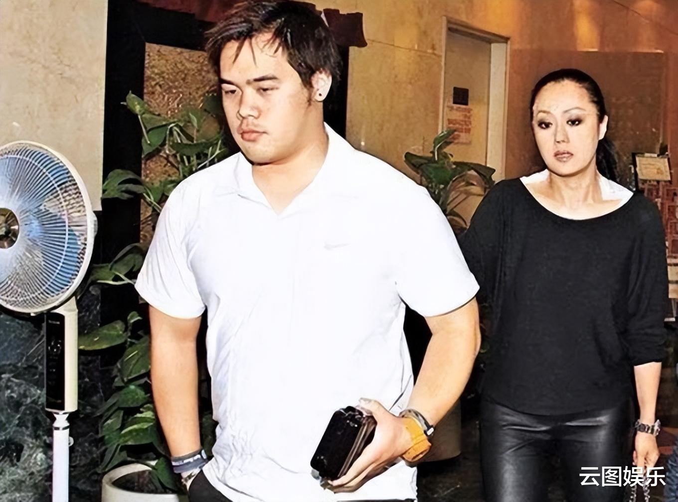 章小蕙|59岁章小蕙上海街头被偶遇,打扮精致气质出众,已长居内地做网红