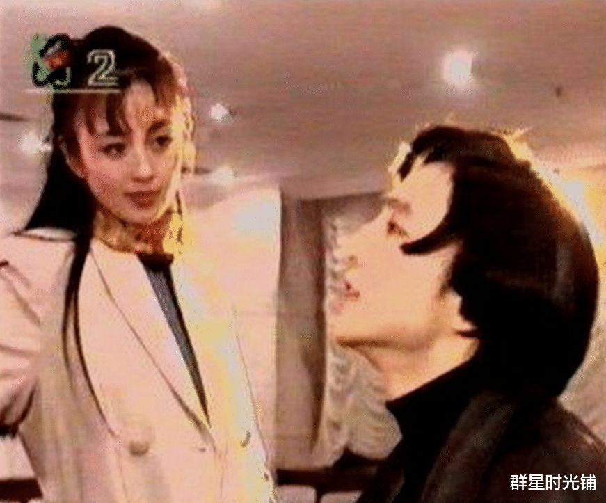 杨童舒|杨童舒：34岁在剧组意外怀孕，嫁给商人老公很幸福，被婆家宠成宝