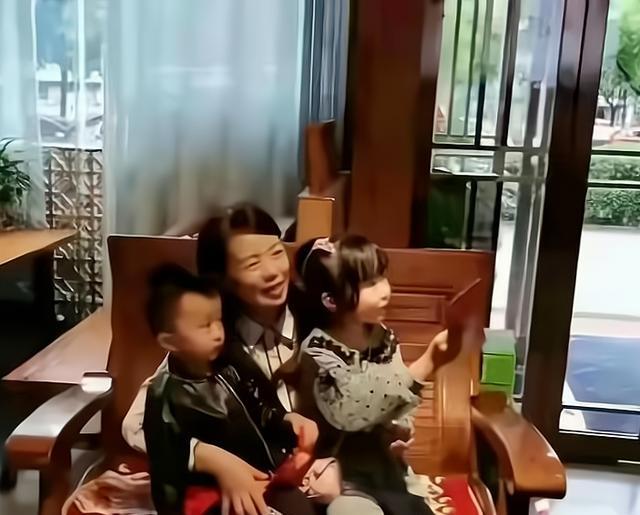 奇奇|许妈姚爸的大宝贝！田静父亲晒奇奇悦悦近照，敬礼动作获网友力赞