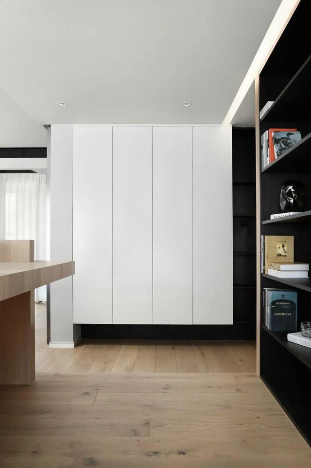 140㎡现代简约风 设计师无中生有变出一个书房