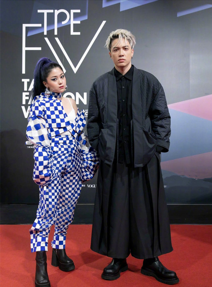 时装周|备受瞩目的台北时装周大S老公压轴是土掉渣还是接地气?跟内娱红毯比水平如何