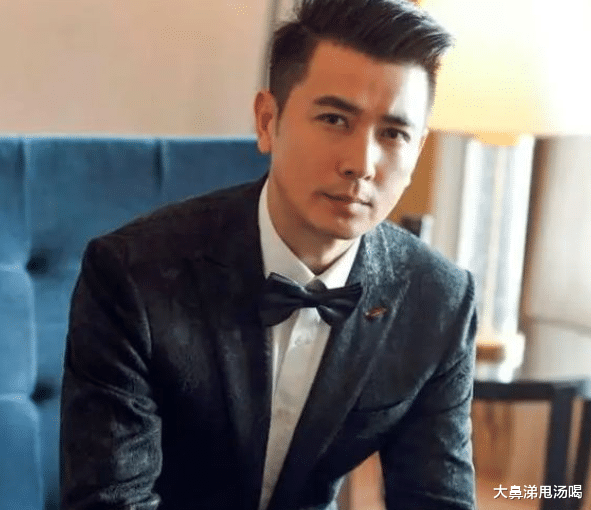 保剑锋|46岁保剑锋直播首秀，脸部僵硬眼袋抢镜，过气演员为何扎堆带货？